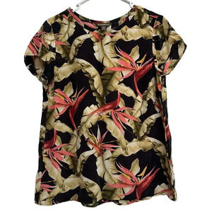 Tommy Bahama women’s Parajo De Paradise shirt sleeve silk top. Size small